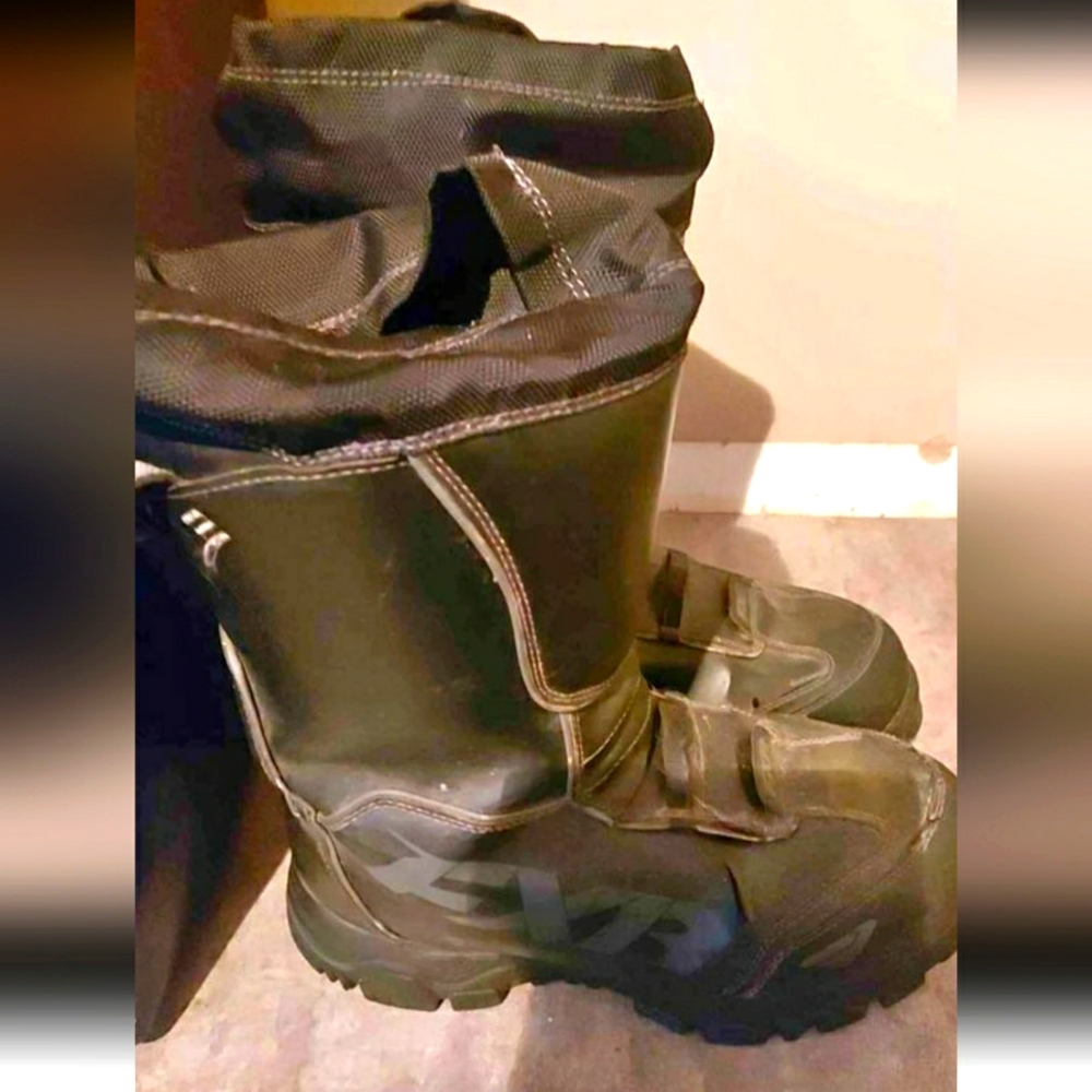 FXR snow boots used condition size 10 M $7 SHIPPING!!!